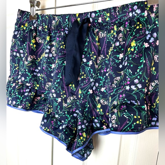 New VICTORIA’S SECRET Wild Flower Sleep Shorts Pajama Bottoms Floral Satin Blue - Picture 2 of 9